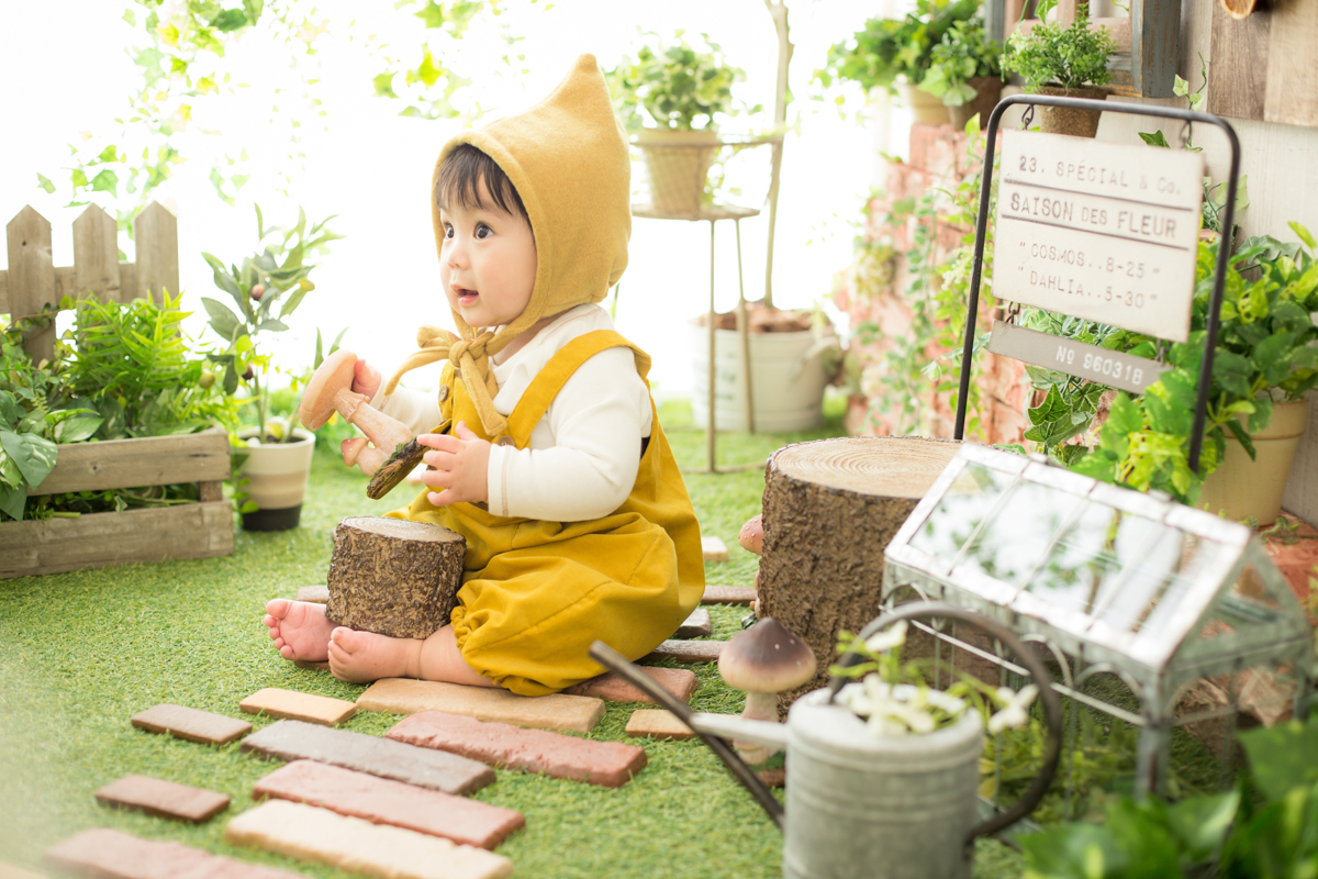 函館北斗店】なりきりBABY新ビジュアル「こびと♪」メルヘンの世界観