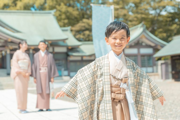 七五三 】ファクトリー店で大人気！護国神社のロケーション撮影