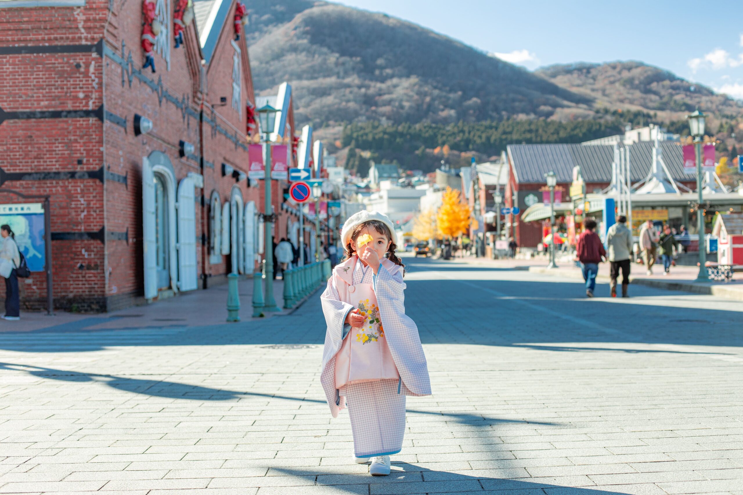 函館を象徴する人気の金森赤レンガ倉庫での冬ロケが大人気！！