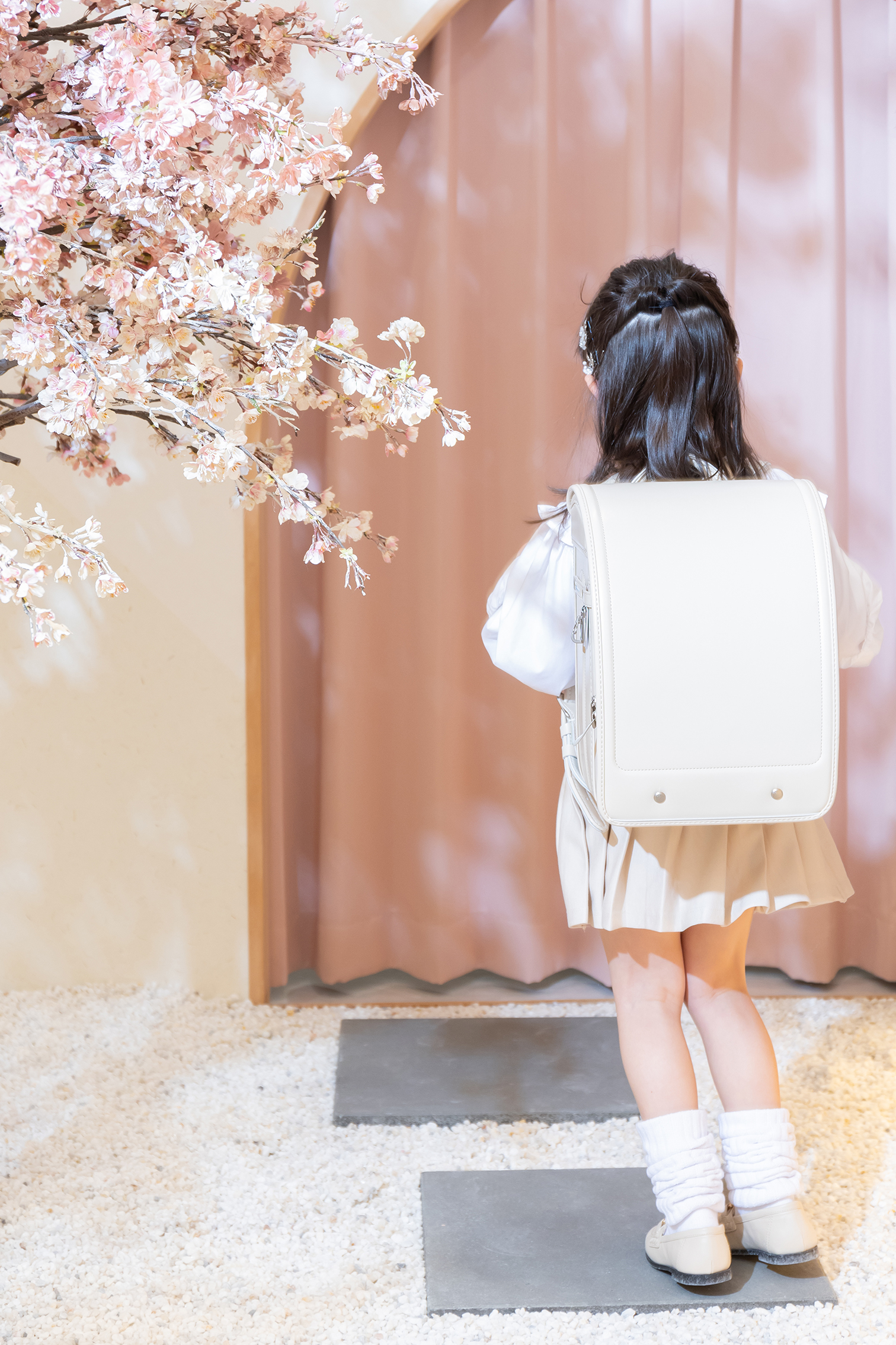 Before entering elementary school! Commemorative photo shoot with shiny school backpacks